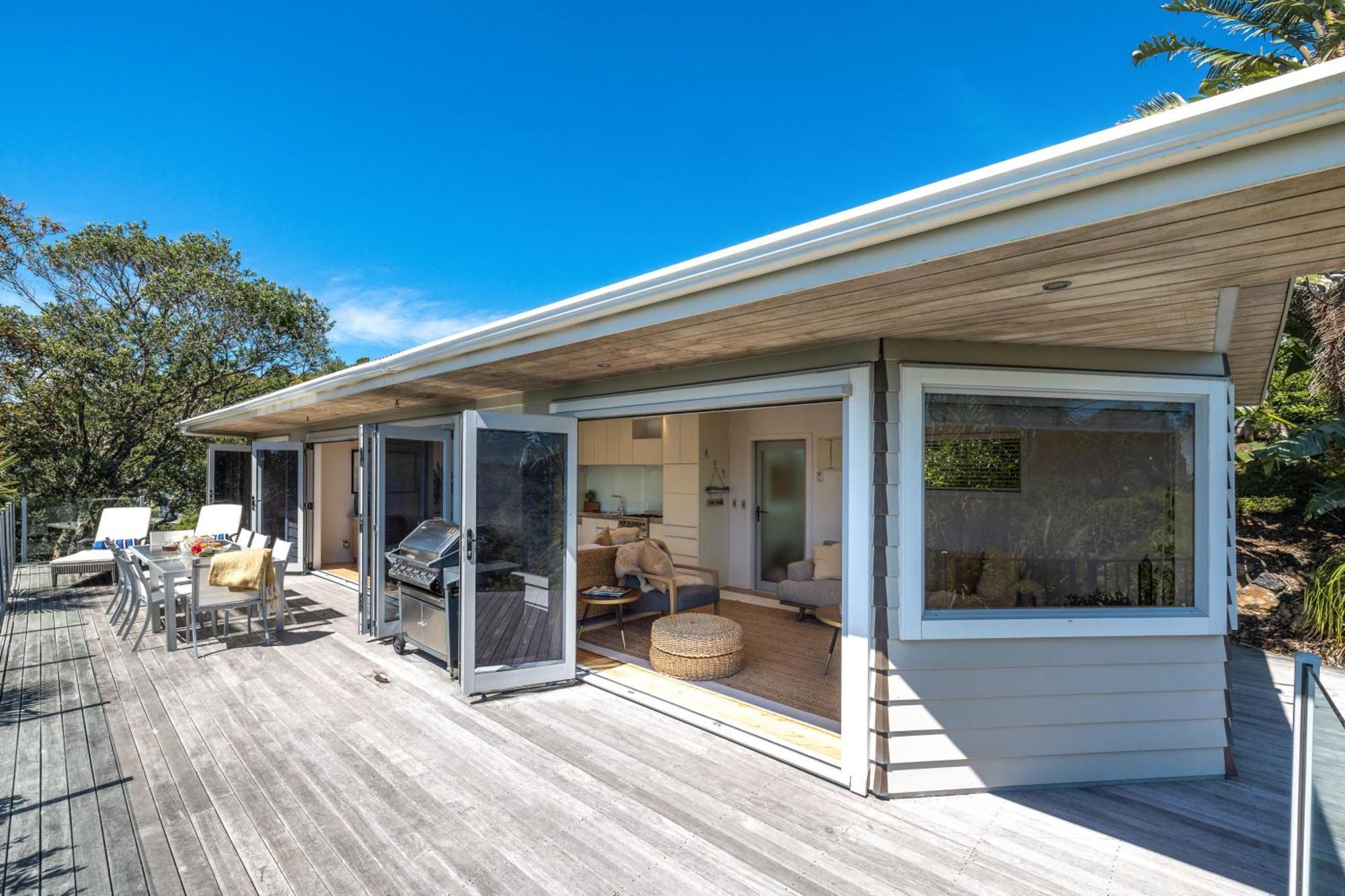 Tawa - Coast & Country Holiday home Oneroa