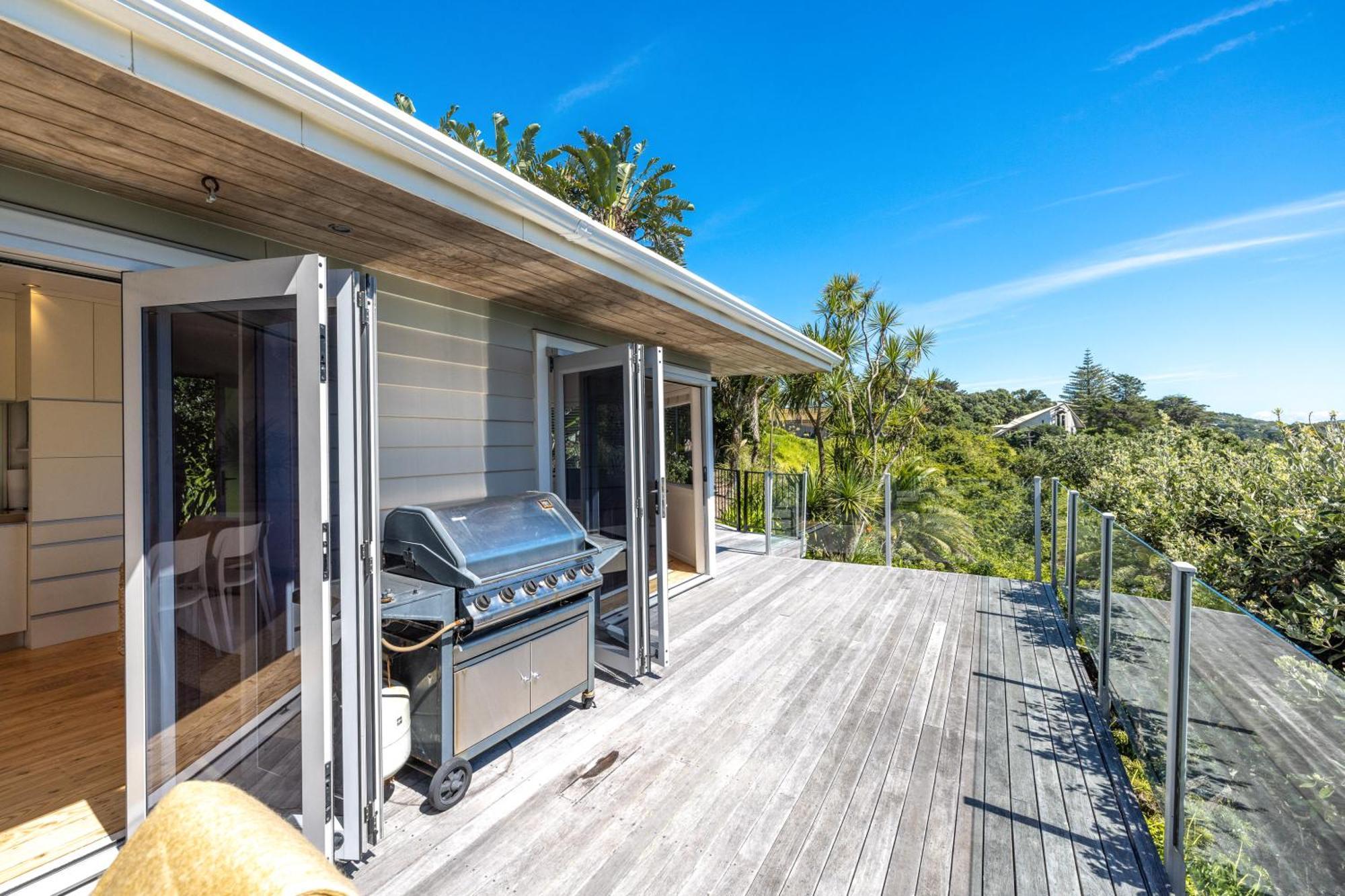 Tawa - Coast & Country Holiday home Oneroa